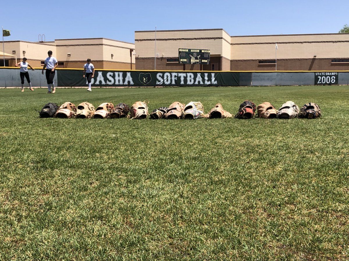 Cronkite News: Phoenix Sports (@sportscronkite) on Twitter photo The feeling of family is how some <a href="/basha_softball/">Basha Bears Softball</a> players described the feeling of playing with their teammates. <a href="/Aaron_Healy15/">Aaron Healy</a> has more
cronkitenews.azpbs.org/2023/04/28/bas⦠The feeling of family is how some <a href="/basha_softball/">Basha Bears Softball</a> players described the feeling of playing with their teammates. <a href="/Aaron_Healy15/">Aaron Healy</a> has more
cronkitenews.azpbs.org/2023/04/28/basā¦