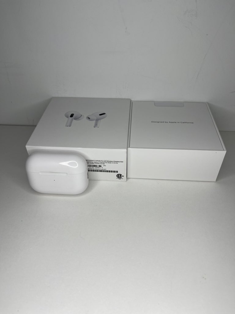 BobTHEJETSmith's tweet photo. 🎵🤩 AirPods Pro! 🙌🔥 #EarGoals #MustHave #Apple 🍎 #LinkInBio 🔗 https://t.co/4EREM19VMu