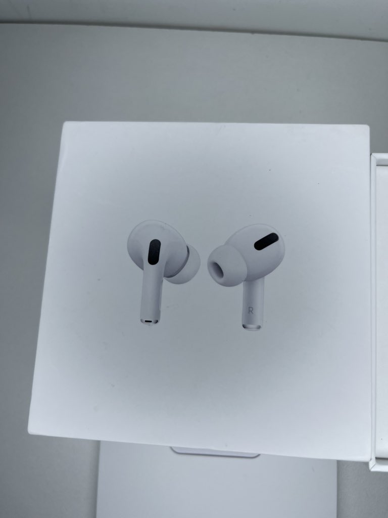 BobTHEJETSmith's tweet photo. 🎵🤩 AirPods Pro! 🙌🔥 #EarGoals #MustHave #Apple 🍎 #LinkInBio 🔗 https://t.co/4EREM19VMu