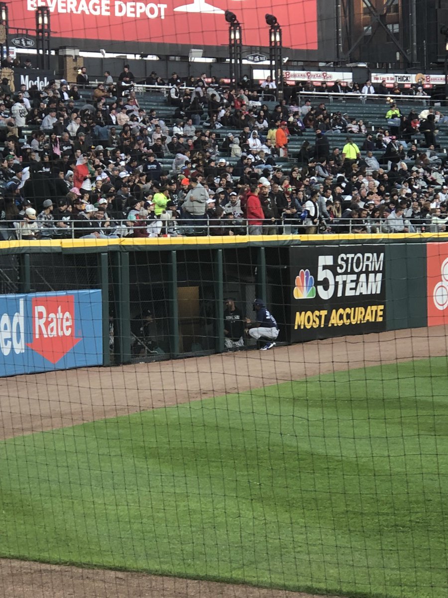 Tmitacek's tweet photo. @jasonbenetti @stevestone  @ChuckGarfien 
Any reason why Randy chatting with bullpen repeatedly? https://t.co/AXHS45zInz