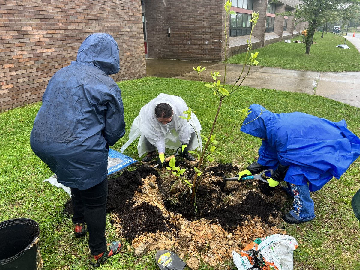 PrincipalMboma's tweet photo. The rain couldn’t stop us from having an amazing Arbor Day at the KEY! All of our Green initiatives for the day were phenomenal and our student talent was second to none. 

Let’s GO eagles! @pgcps https://t.co/MrsniDJG01