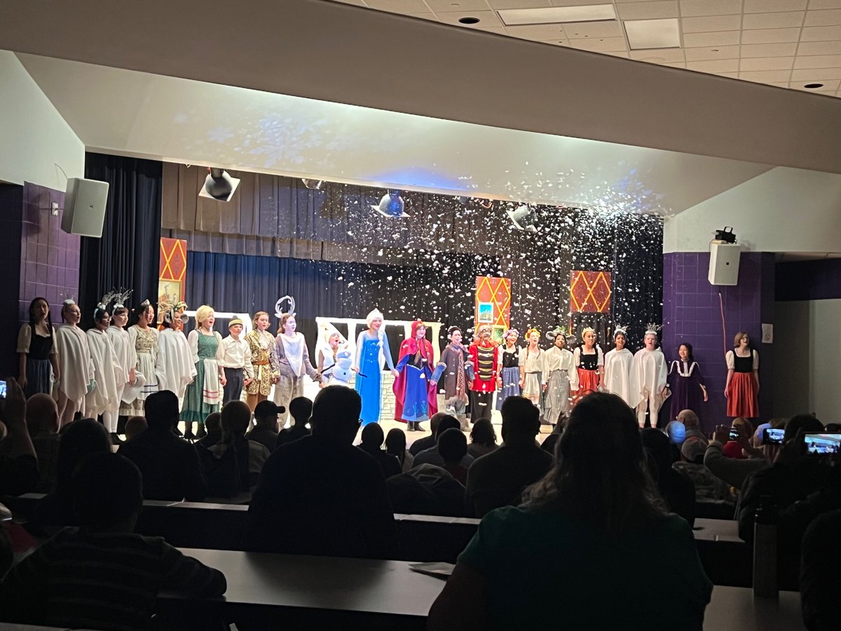 mjborschke's tweet photo. What a fun way to spend a Friday night!   Bravo @msheldbpms and all the talented students @bpbroncos!  Frozen jr was wonderful, we can’t wait for next year’s show! ❄️ https://t.co/x5LFoKDEIQ