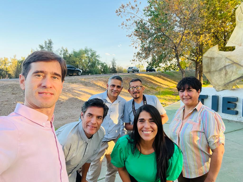 MartinLorena_ok's tweet photo. Rearmemos Mendoza
En Luján con Marcela Tobio

#502a 
#frenteelegi https://t.co/ItRKnllvUE