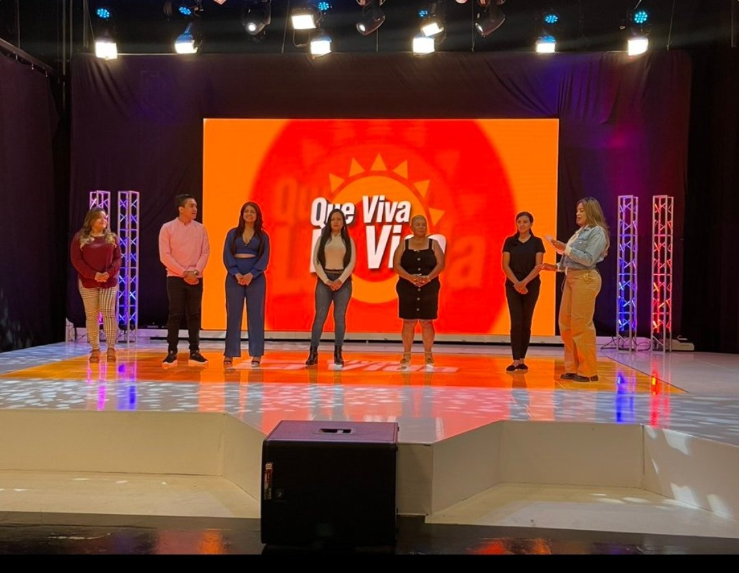 🎶💕🎤 Hoy en #QVLV nos visitan las mamás que nos estarán acompañando en #CanteComoCantaMiMamá 😍🤩🎶🎤  ¡No te lo puedes perder este domingo 30 de abril en punto de las 7:00 p.m.!