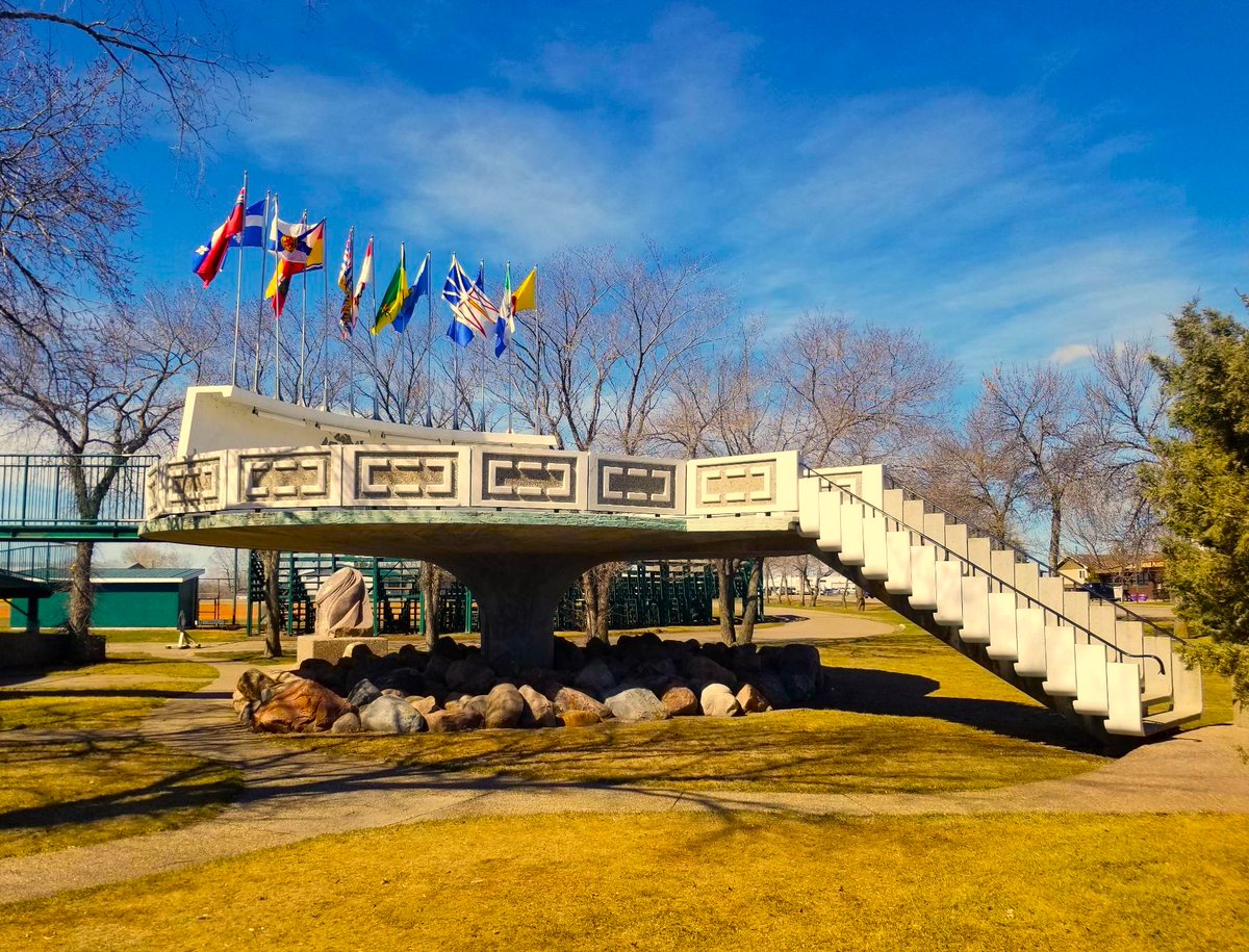 iheartedmonton's tweet photo. "ULTIMATE ALBERTA BUCKET LIST" ADVENTURE #61: SELFIE AT ST. PAUL'S UFO LANDING PAD...
4 down, 96 to go!! #AlbertaBucketList #Alberta
https://t.co/sndGLtALOm https://t.co/CBlqZAi1M2