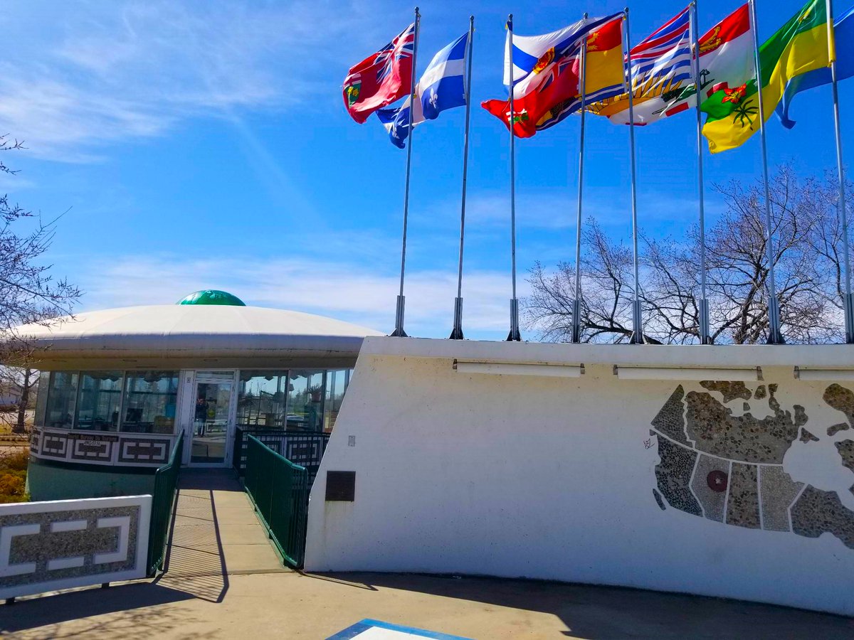 iheartedmonton's tweet photo. "ULTIMATE ALBERTA BUCKET LIST" ADVENTURE #61: SELFIE AT ST. PAUL'S UFO LANDING PAD...
4 down, 96 to go!! #AlbertaBucketList #Alberta
https://t.co/sndGLtALOm https://t.co/CBlqZAi1M2