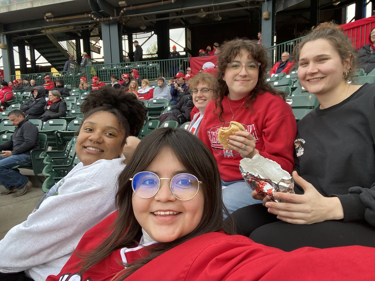 theannahoffman's tweet photo. Hotdogs, Hamburgers, and #Huskers https://t.co/ocX1W0llWo