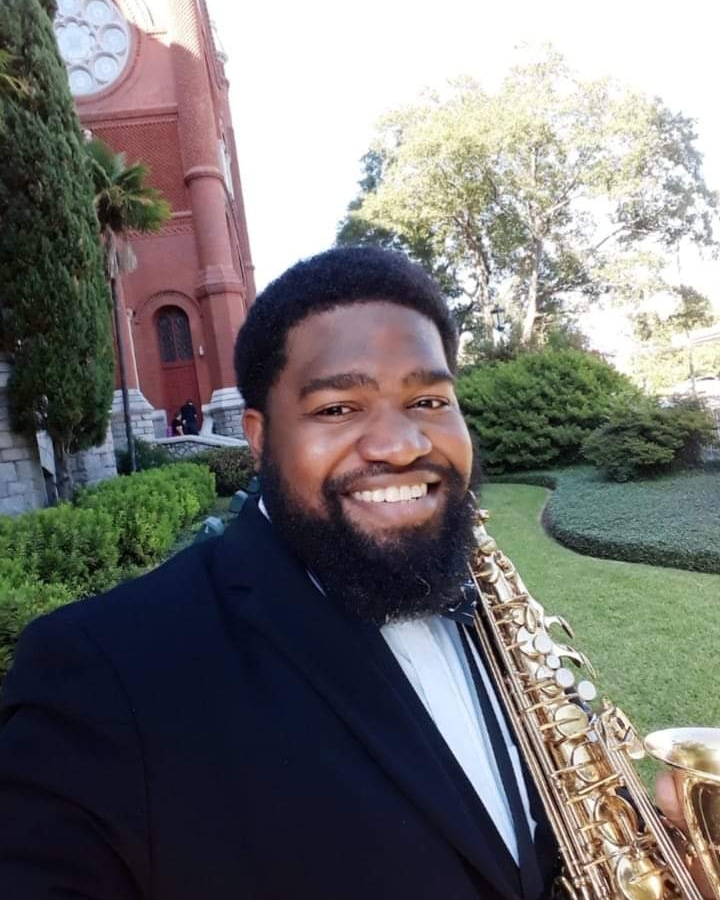 SaxeeSmith's tweet photo. Happy Friday Family. Have a safe weekend and enjoy yourselves!

@SaxeeSmith
#StephenSaxeeSmith 
#SaxeeAfterHours 
#SaxophoneLife https://t.co/fUkzzbCmC6
