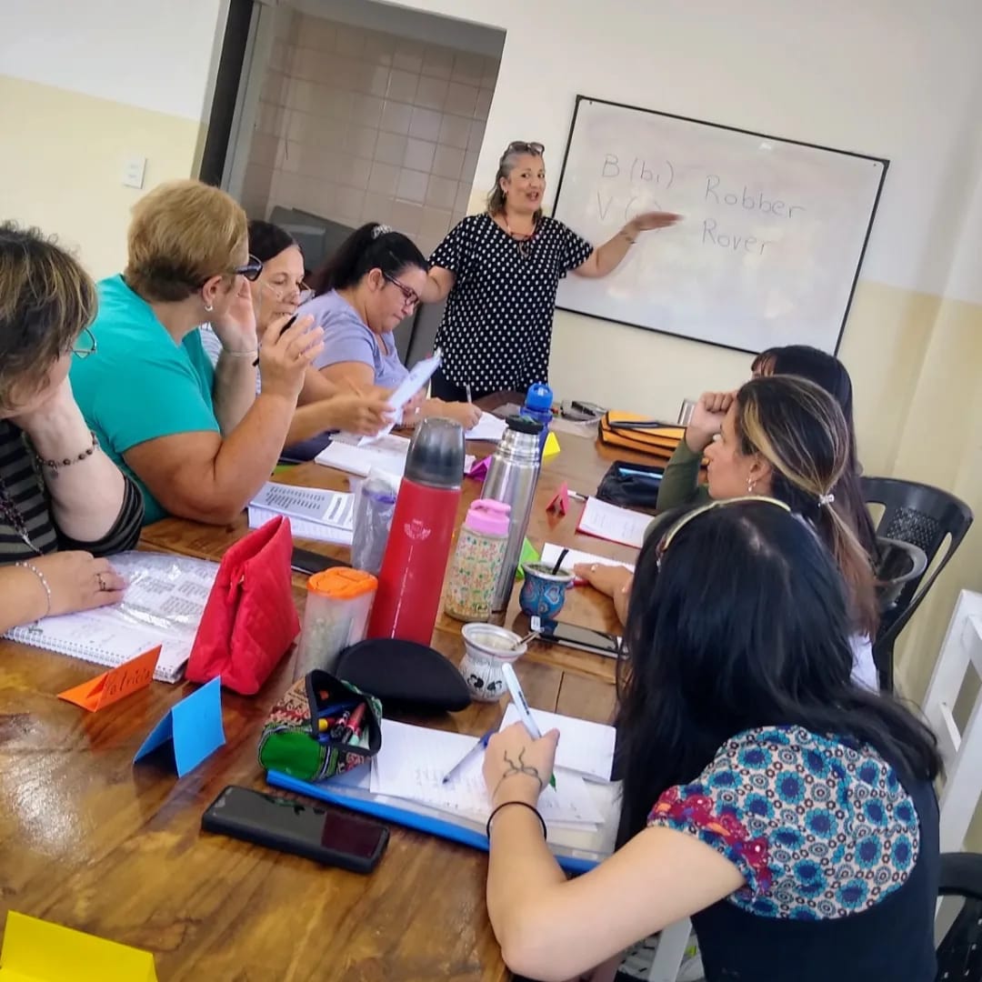 vivientigre's tweet photo. En el Centro Cultural San José Tábanos, clase de inglés para adultos dirigidas por Gabriela Neyra !! 

@ZamoraJulio https://t.co/KUpTpUfY8h