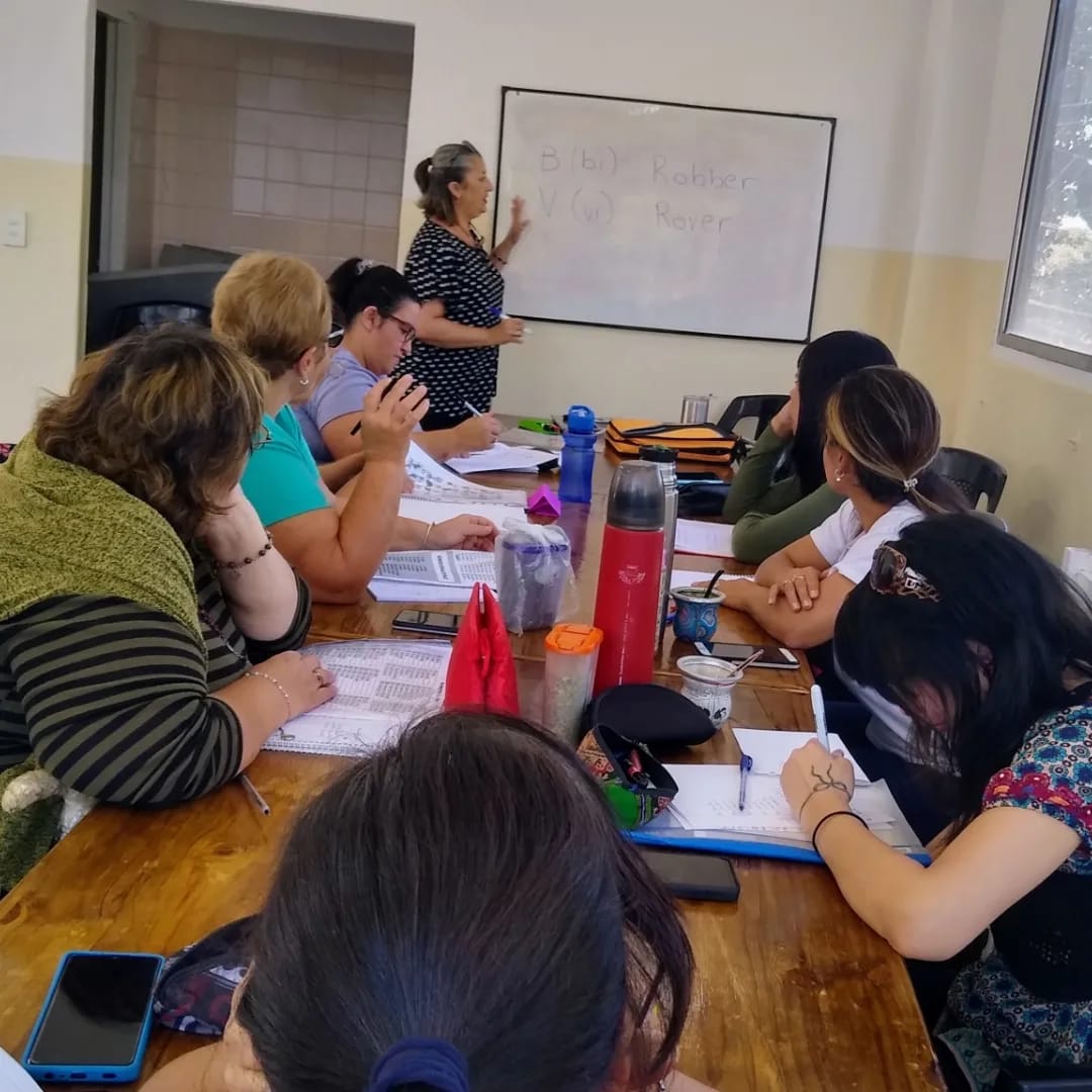vivientigre's tweet photo. En el Centro Cultural San José Tábanos, clase de inglés para adultos dirigidas por Gabriela Neyra !! 

@ZamoraJulio https://t.co/KUpTpUfY8h