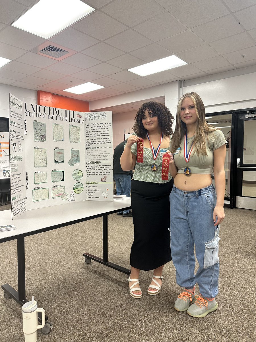 skserm01's tweet photo. Kat and Kayden 2nd place!  Very cool Project looking at different species of bacteria across different animals. Congrats girls well done! @FernCreekHigh https://t.co/0rgeMzmpIo