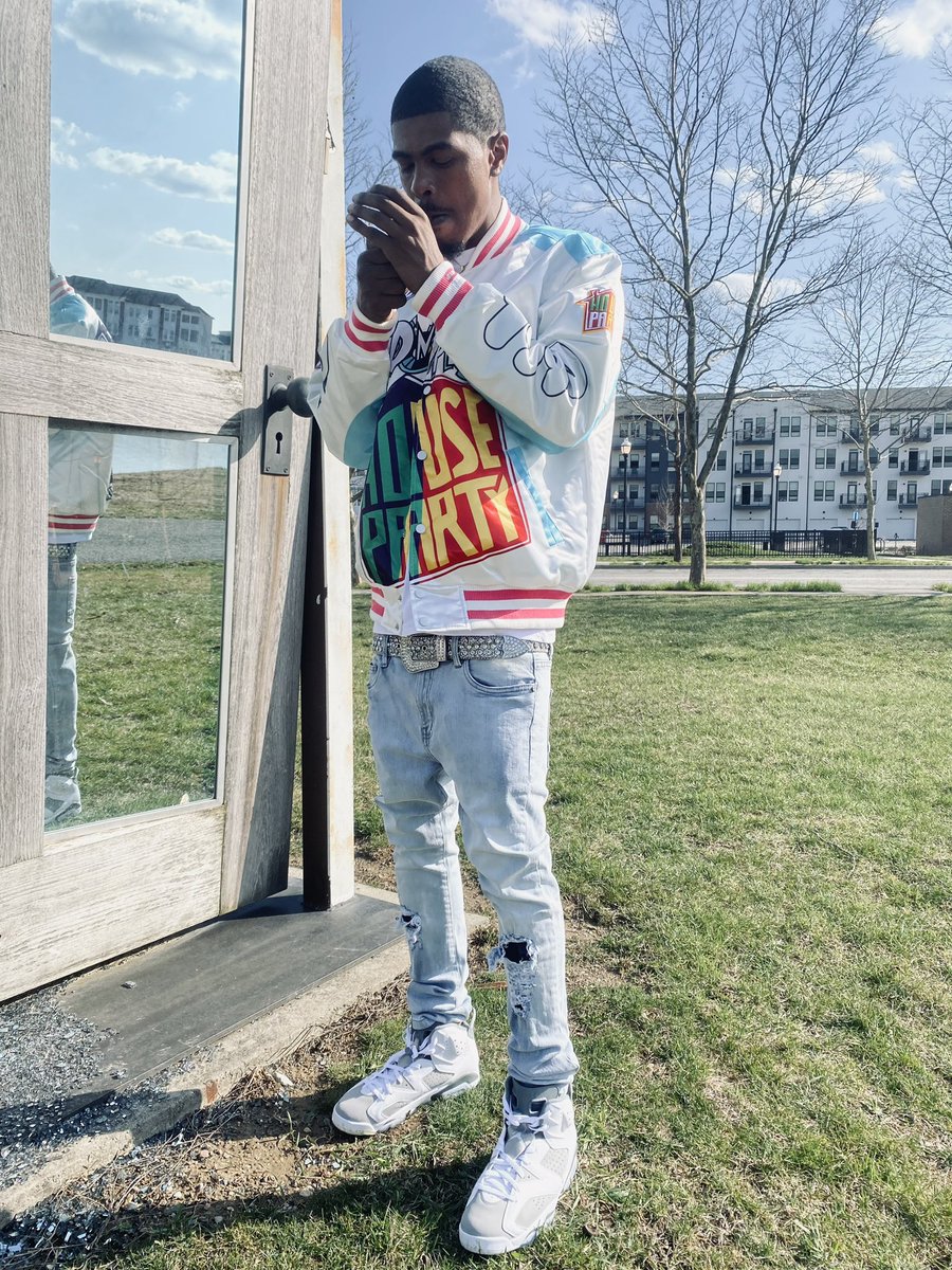 1khollywood's tweet photo. If You Wondering How I Been 🎥❤️ https://t.co/mFVdUfgueO