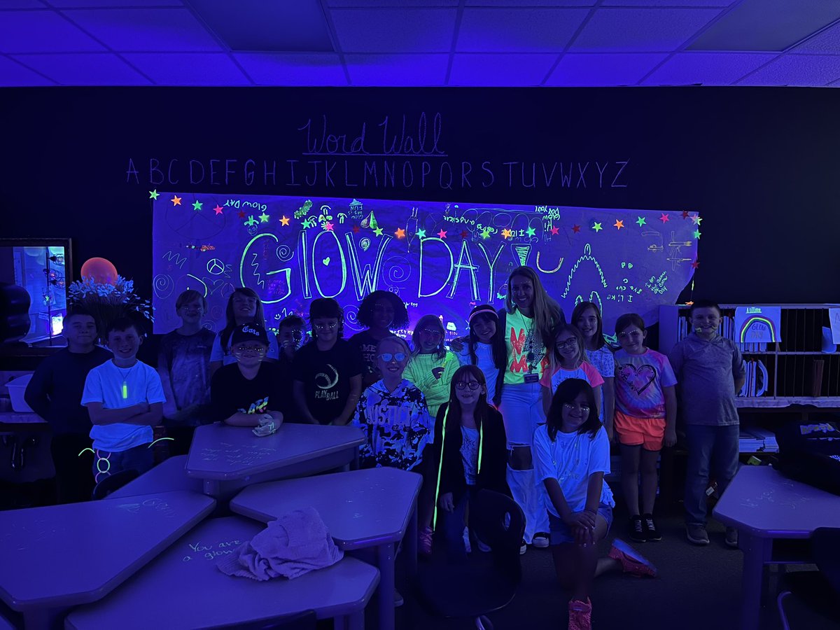 sherrillsteam's tweet photo. Glow Day review was a success! These kids are ready to GLOW and show what they KNOW! ❤️@VargasSTEAM @mambrinosteam https://t.co/16eIPyf9KY