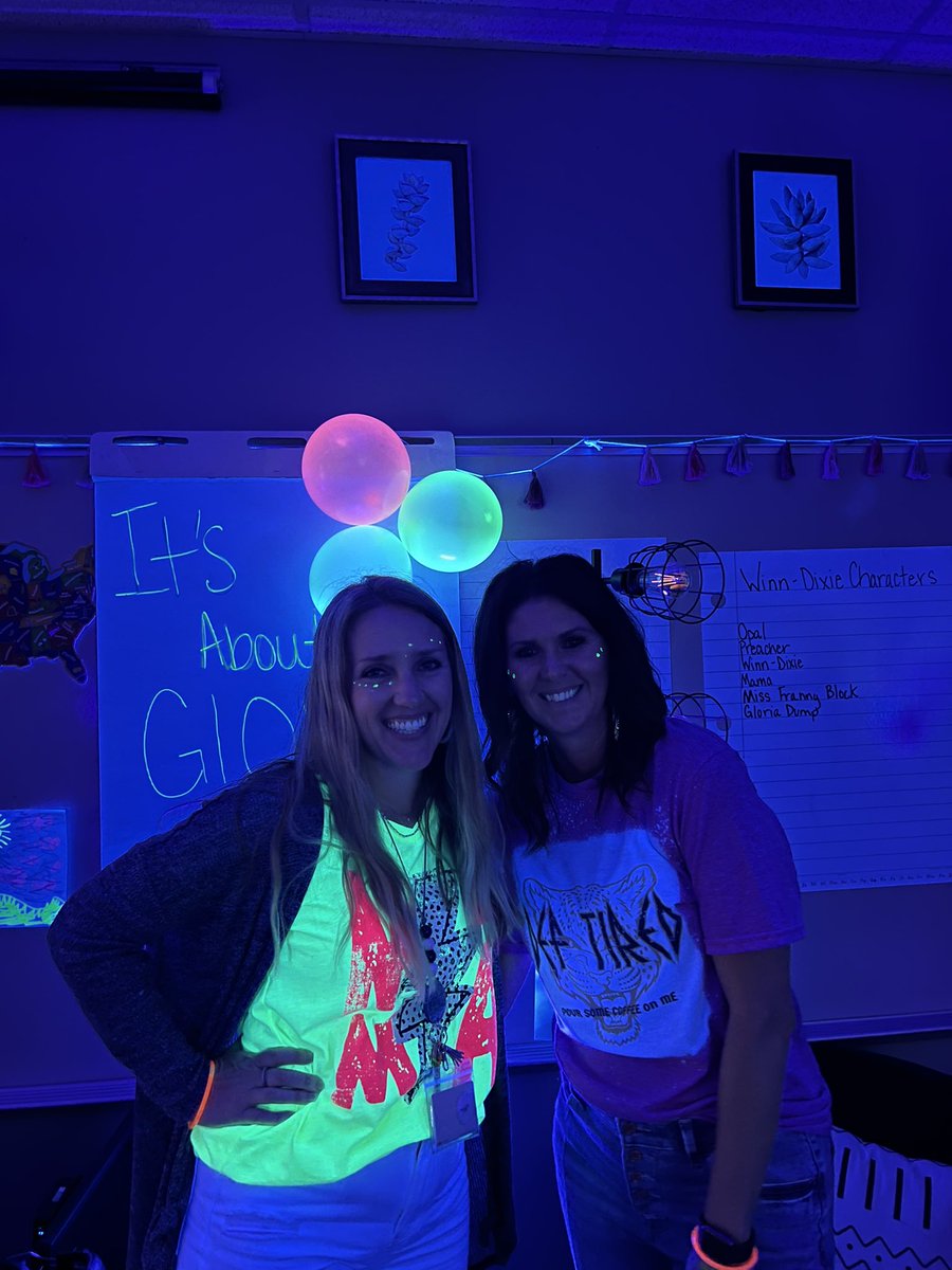 sherrillsteam's tweet photo. Glow Day review was a success! These kids are ready to GLOW and show what they KNOW! ❤️@VargasSTEAM @mambrinosteam https://t.co/16eIPyf9KY