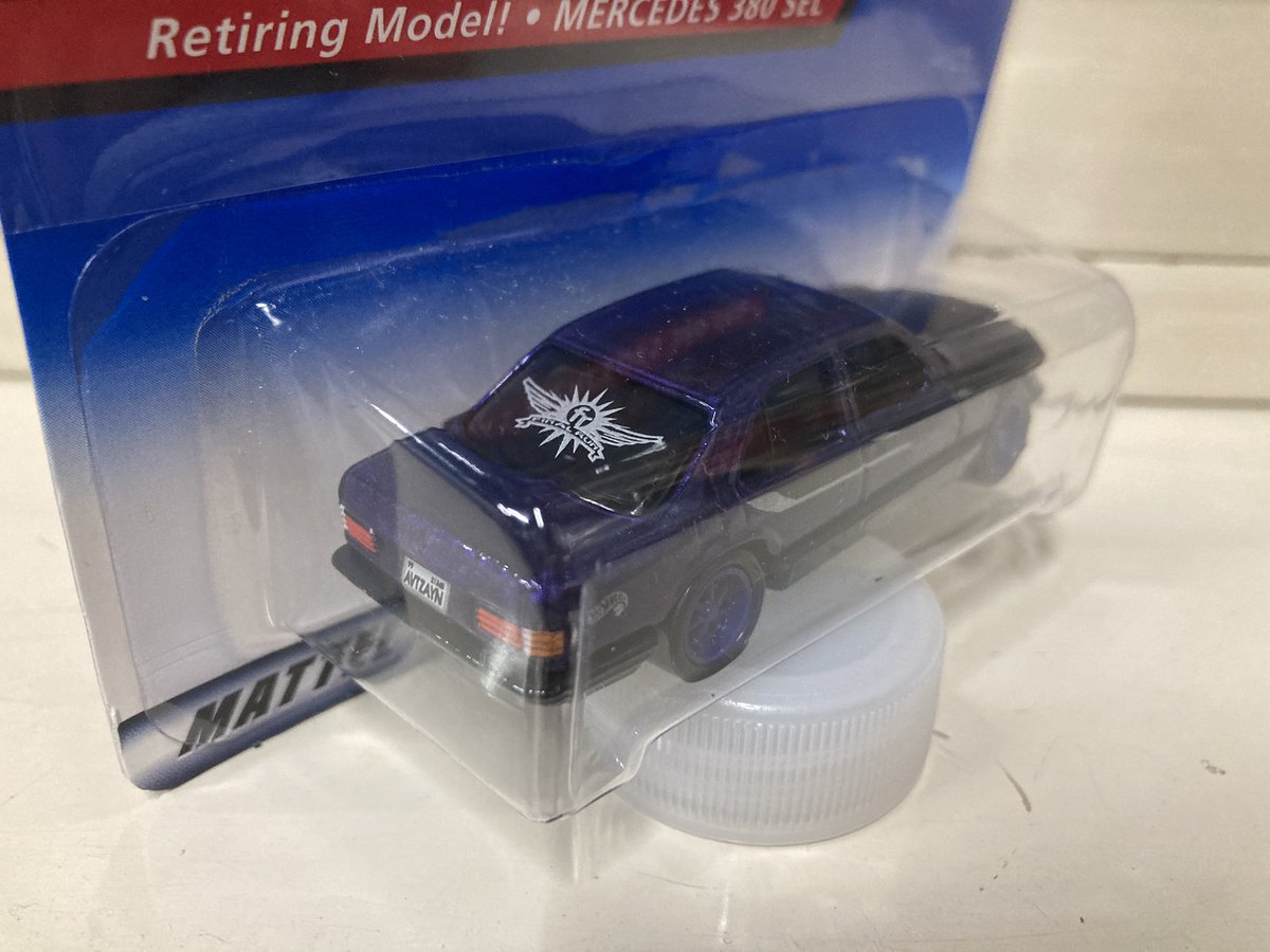 TWINMILL17's tweet image. #vintageのHWを楽しむ
#週刊ブルーカード

今週は1999年のファイナルランを選択😁

ラリーさんデザインのDeep PurpleなMercedes 380SEL。プロサーキットを奢ったFRは特別感あります😁👍

#FinalRun
#LarryWood
#hotwheels
#ホットウィール
#HWある所にはある