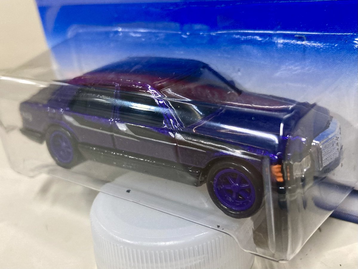 TWINMILL17's tweet image. #vintageのHWを楽しむ
#週刊ブルーカード

今週は1999年のファイナルランを選択😁

ラリーさんデザインのDeep PurpleなMercedes 380SEL。プロサーキットを奢ったFRは特別感あります😁👍

#FinalRun
#LarryWood
#hotwheels
#ホットウィール
#HWある所にはある