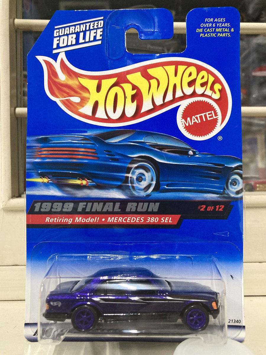 TWINMILL17's tweet image. #vintageのHWを楽しむ
#週刊ブルーカード

今週は1999年のファイナルランを選択😁

ラリーさんデザインのDeep PurpleなMercedes 380SEL。プロサーキットを奢ったFRは特別感あります😁👍

#FinalRun
#LarryWood
#hotwheels
#ホットウィール
#HWある所にはある