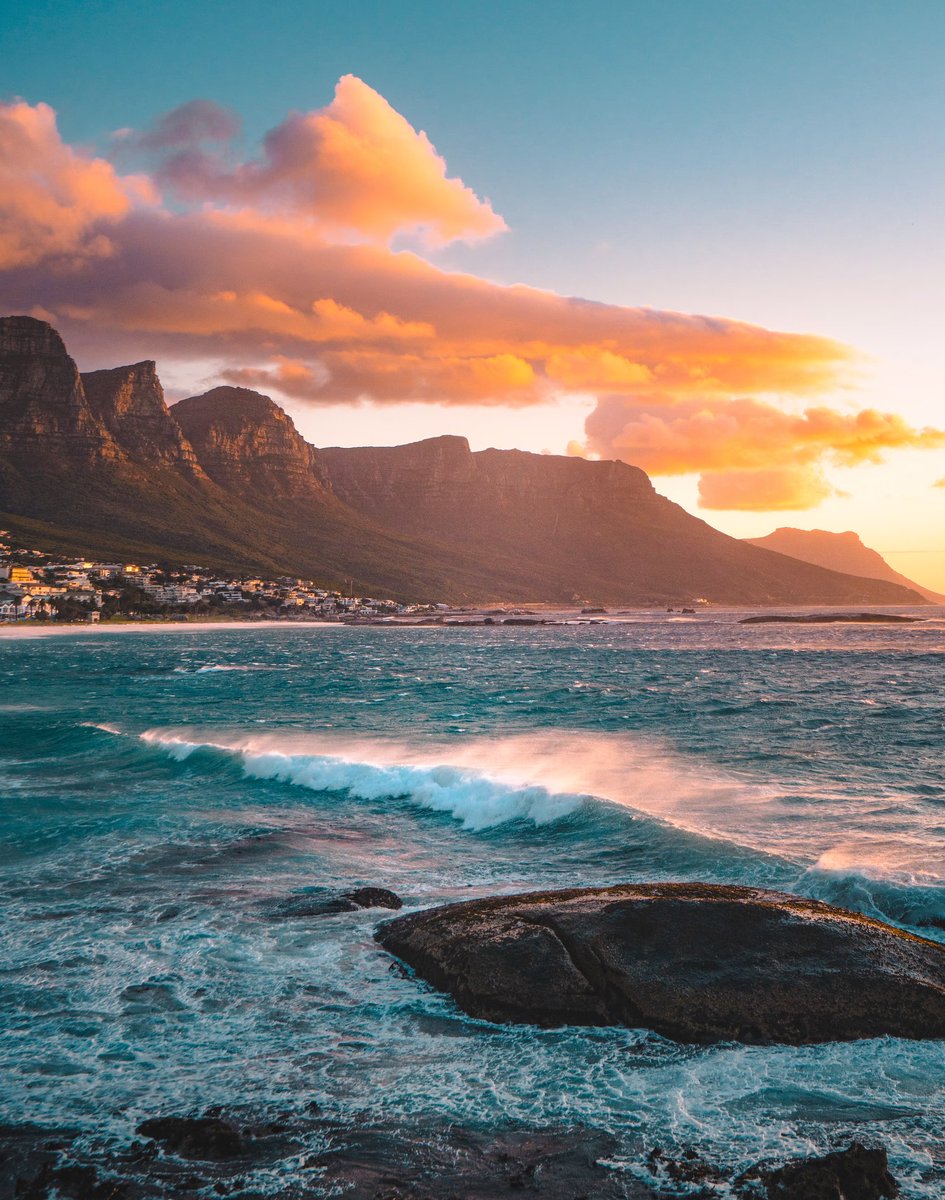 MikeDausend's tweet photo. THIS VIBE 🌊🌅

honored to have added this beautiful piece to my @noble_gallery collection this week

THE APOSTLES by @erubes1 https://t.co/Dxpgij7hIG