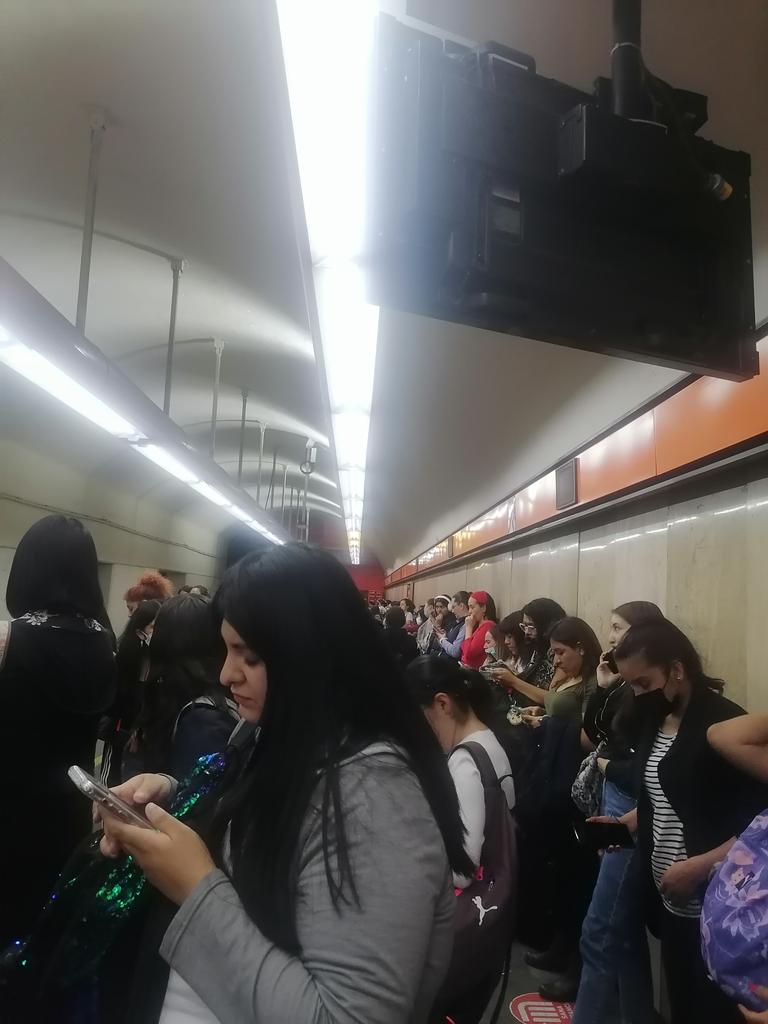 DulceGD20's tweet photo. @MetroCDMX Por que no pasan trenes en la l7 dirección el Rosario? https://t.co/fF9hRiMDVJ