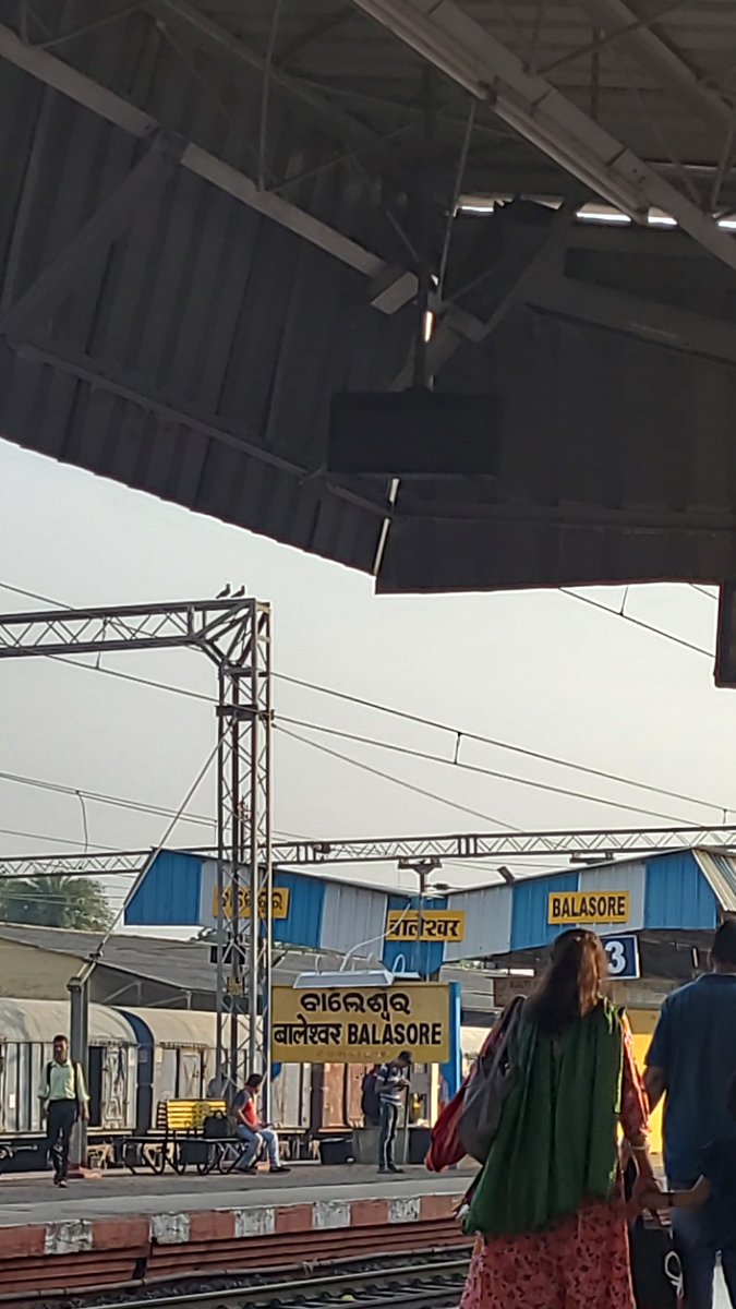 aksh215's tweet photo. @DBalasore @EasternRailway 
@balasoremunici1
The LCD screens are not working. Its been long months. Speaker is not working also. https://t.co/pfmNA8tozn