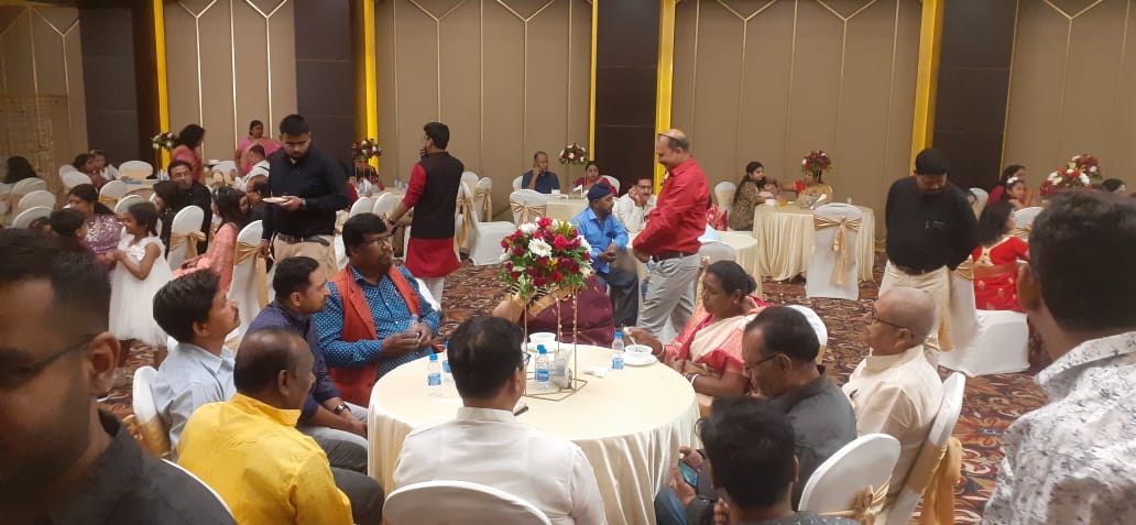 Menka_Sardar's tweet photo. कल देर शाम भाजपा जिला उपाध्यक्ष श्री संजीव सिन्हा के विवाह के 25 वां  वर्षगांठ में शामिल होकर शुभकामनाएं दिए ।
@MahanagarBjp https://t.co/dNNdWRTu0v