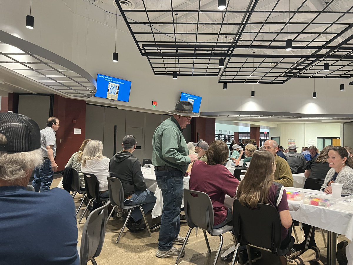 Great time at the <a href="/BEEBEFFA/">Beebe FFA Chapter</a> dinner and auction tonight!  Gunner picked up on bidding for items pretty quick! #BPRD <a href="/Beebe_Schools/">Beebe School District</a>