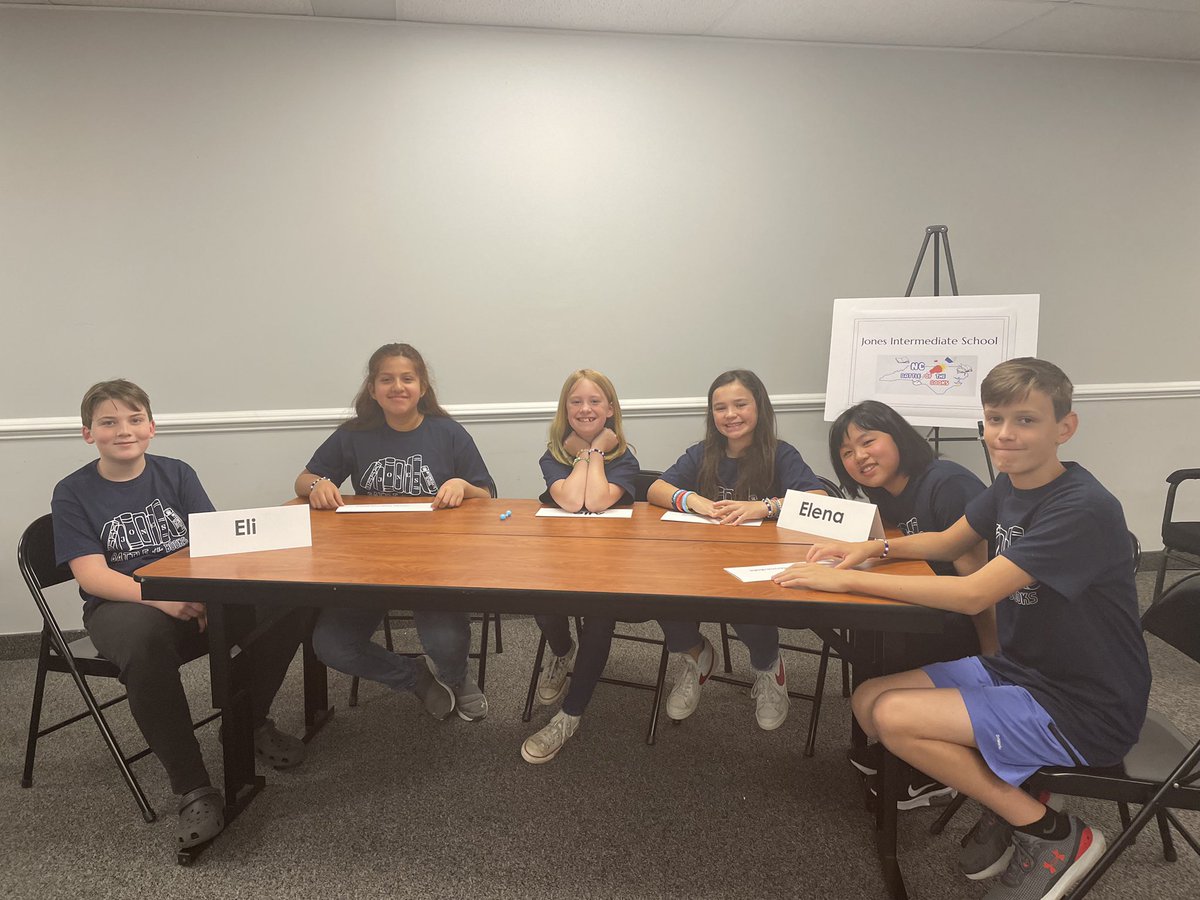 Jones Intermediate School Battle of the Books team competed today in the regionals! 📚🐻🎉 Great job by our Ss and Coach <a href="/JodiWilmoth/">JWilmoth</a> <a href="/MACSchools/">Mount Airy City Schools</a> #MACSawesome