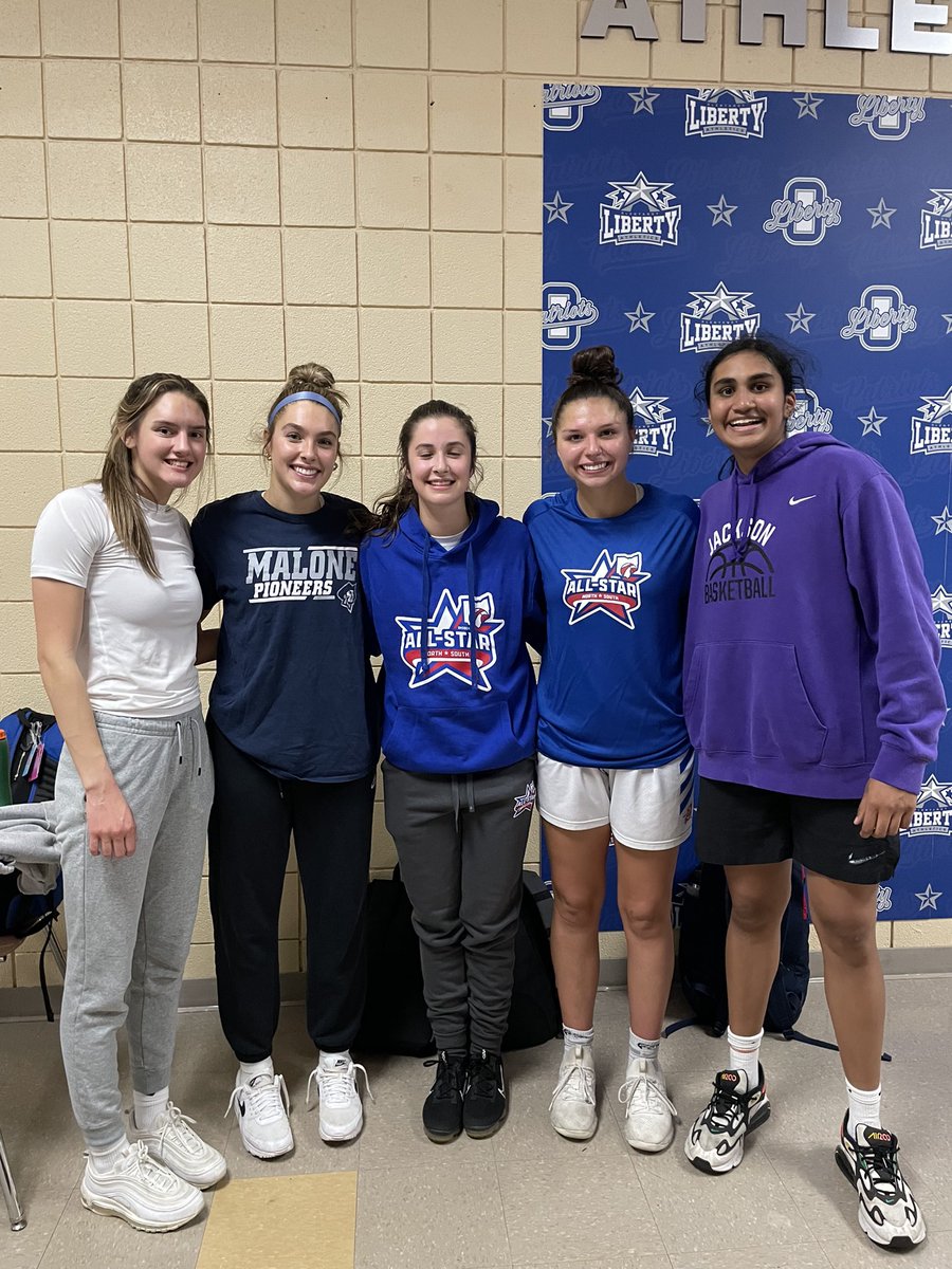 TylerJamesBates's tweet photo. I am so proud of you girls! Congrats on great HS careers! 

Just getting started! 

@laura_mccoy3 
@bel34chipps 
@sophia_h11 
@EllaMcmillen 
@LeenaPatibandla https://t.co/OzLvTNI0dG