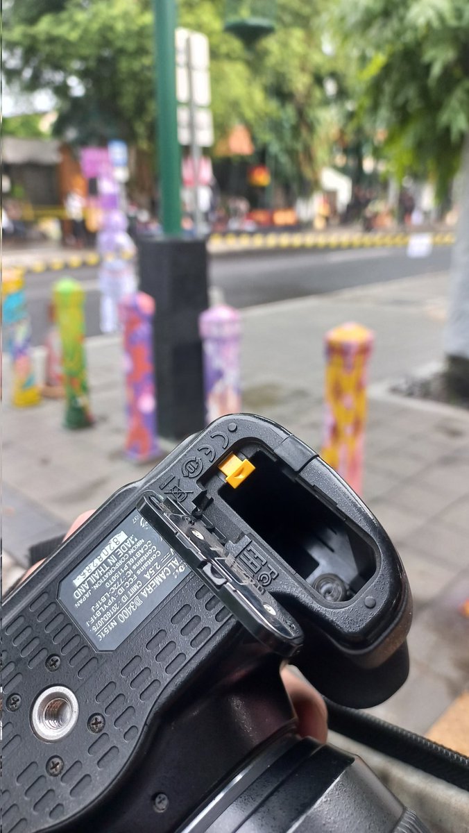 gowo kamera, tapi ra gowo baterene LoL