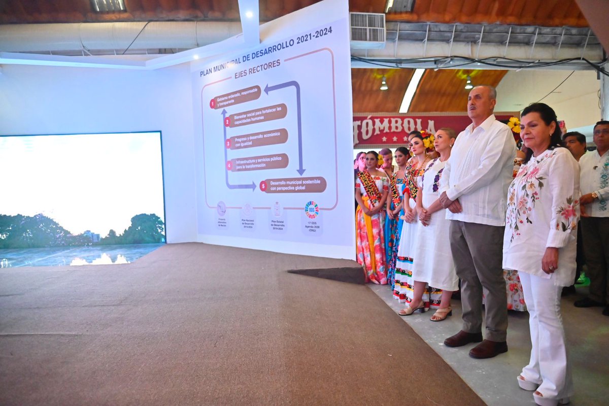 DiarioPresente's tweet image. #FeriaTabasco2023🌺 La alcaldesa de #Centro, Yolanda del Carmen Osuna Huerta, es la anfitriona esta tarde, en la nave 1 del #ParqueTabasco, donde junto con el #Gobernador Carlos Manuel Merino Campos su señora esposa Guadalupe Castro de Merino
