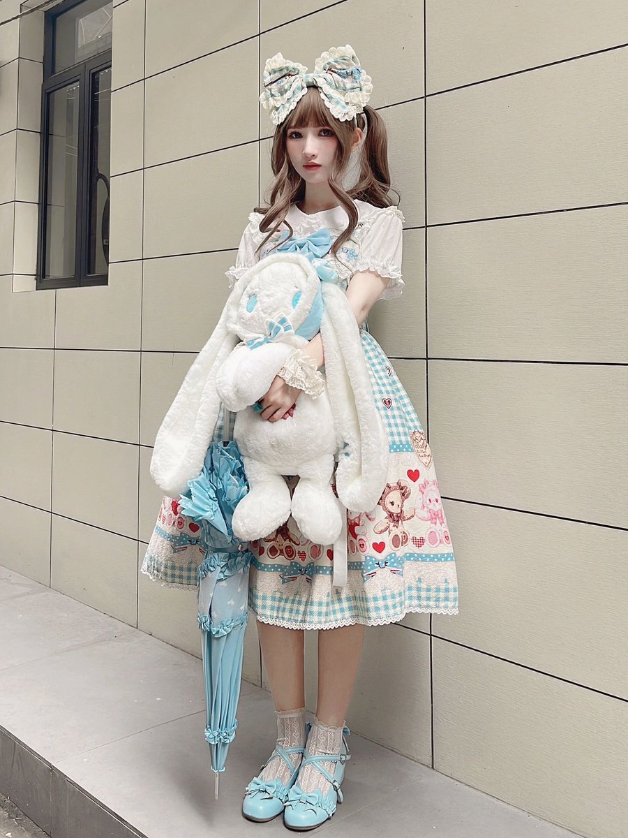 Miumimiko's tweet photo. 如果你和我一样喜欢兔熊格子
那我觉得这件事，实在是，泰裤辣！
👗：兔熊格子sax高腰jsk
#Lolita #Lolita日常 #lo娘 https://t.co/GfLFd9BuF0