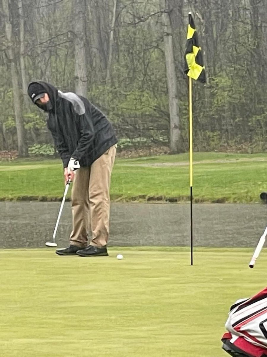 OlivetSports's tweet photo. The OHS boys’ golf team placed 5th out of 16 teams at today’s East Jackson Invitational at Ella Sharp Park Golf Course in Jackson. Senior Dawson Redfield led the Eagles with an 80, good for 8th place individually, while Levi Browning carded an 86. https://t.co/8wK6JLbCpD