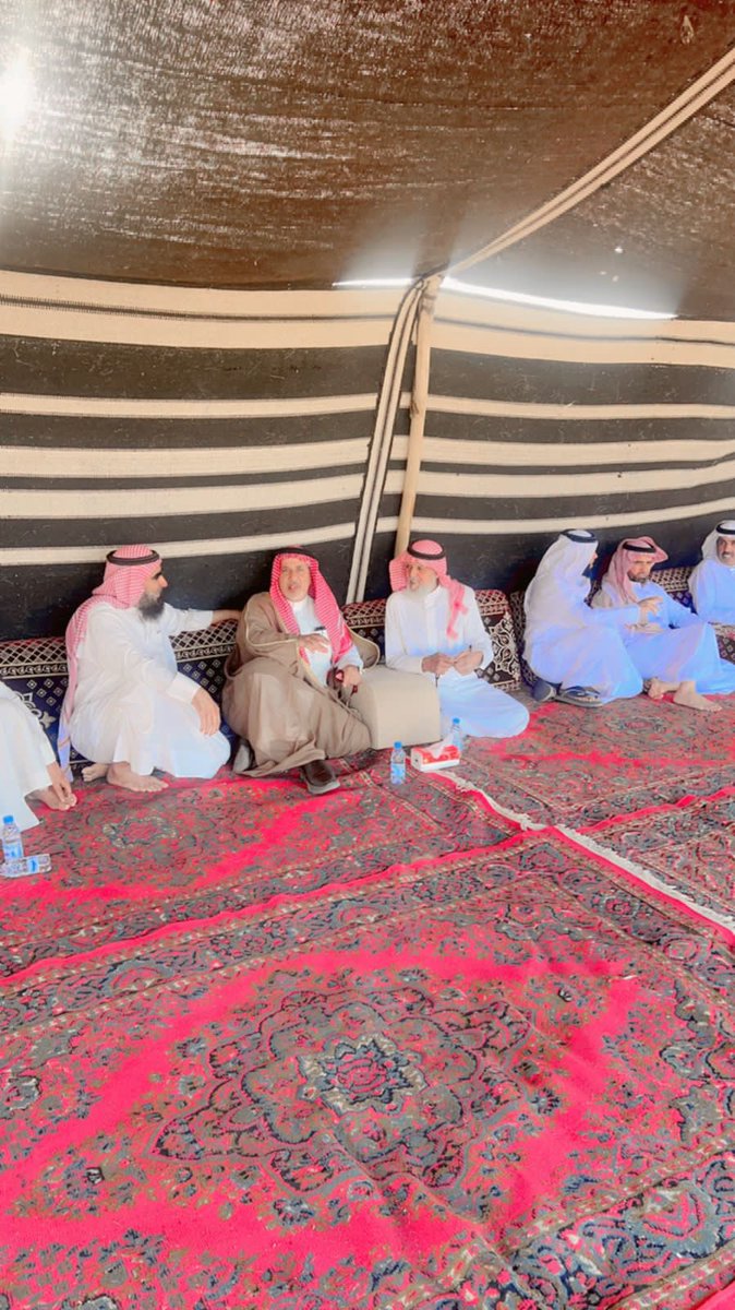 nnerfff's tweet photo. الشيخ عبدالله هلان الورده 
 يعزي عائلة الصواويه.
#بمركز_النبك_ابوقصر 
بوفاة أبنائهم 
( عادل زايد الصواويه الشراري 
وعامر عويض الصواويه الشراري 
وعزام عبدالدايم الصواويه الشراري)
 إثر حادث مروري وكان في استقباله ذوي المتوفين سائلين الله أن يرحمهم ويغفرلهم ويسكنهم فسيح جناته https://t.co/cYZT9pqYSr