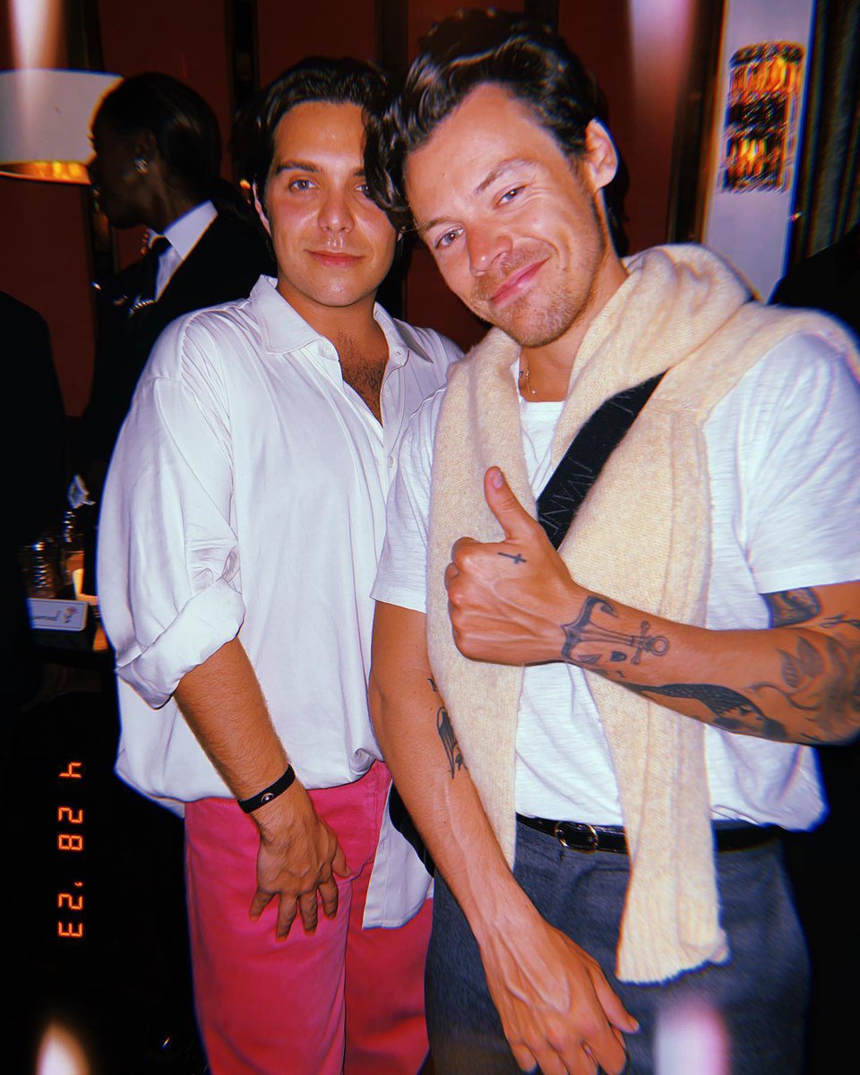 TheHarryNews's tweet photo. Harry at the @latelateshow after party! (Via peyodomit) https://t.co/esEPBBLbjQ