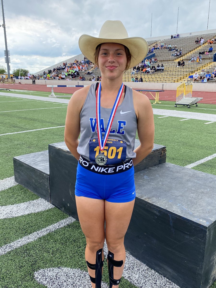 STATE QUALIFIER! 
Congratulations to Emma Tindall! Silver medalist in Pole Vault! Next stop STATE!