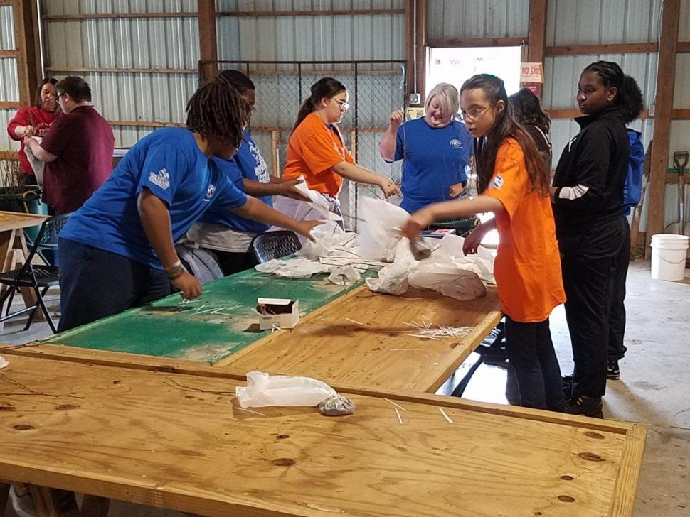 CVOHIO's tweet photo. Members of the Kiwanis in addition to members of the Aktion Club  the Key Club ; the Builders Clubs of South, Liberty and Heir Force; and the K-Kids Clubs of Heritage, Unity, and Freedom; and others bagged 1,352 trees which were given to each first grade student in the County. https://t.co/QMx4UvE8H9