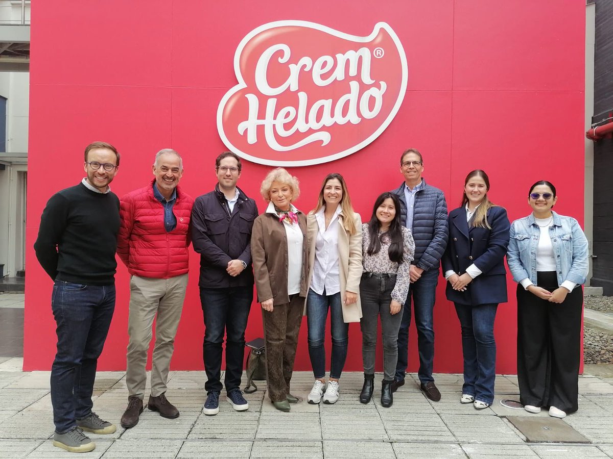 andi_bogota's tweet photo. Una “delicia” de reunión de Junta Directiva tuvimos hoy en la @andi_bogota . Visitamos la planta de @CremHelado_ y presenciamos el trabajo de más de 400 colaboradores que se la juegan todos los días por llenar al País de sonrisas @ANDI_Colombia https://t.co/qap1rV9eMz