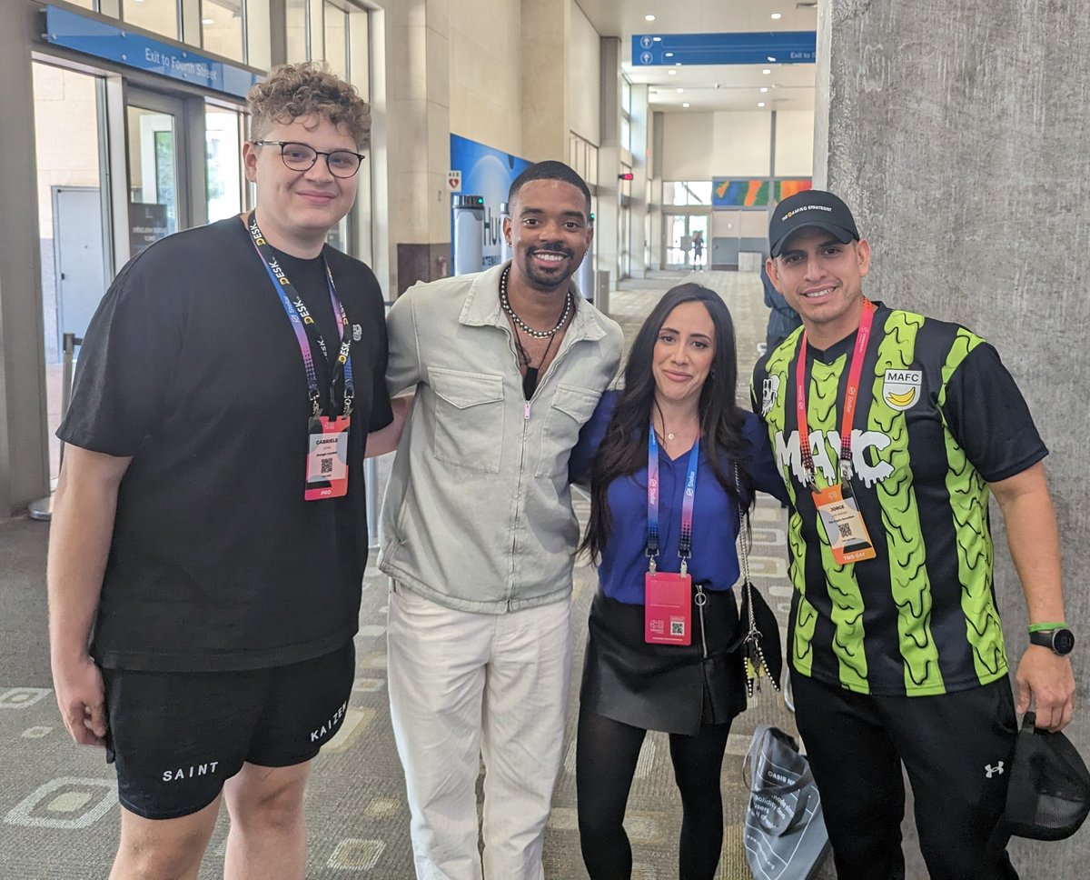 Treki33's tweet photo. America's Next Top Models??
@CryptoWendyO @brycent @orangie https://t.co/eXlqgfqvRZ