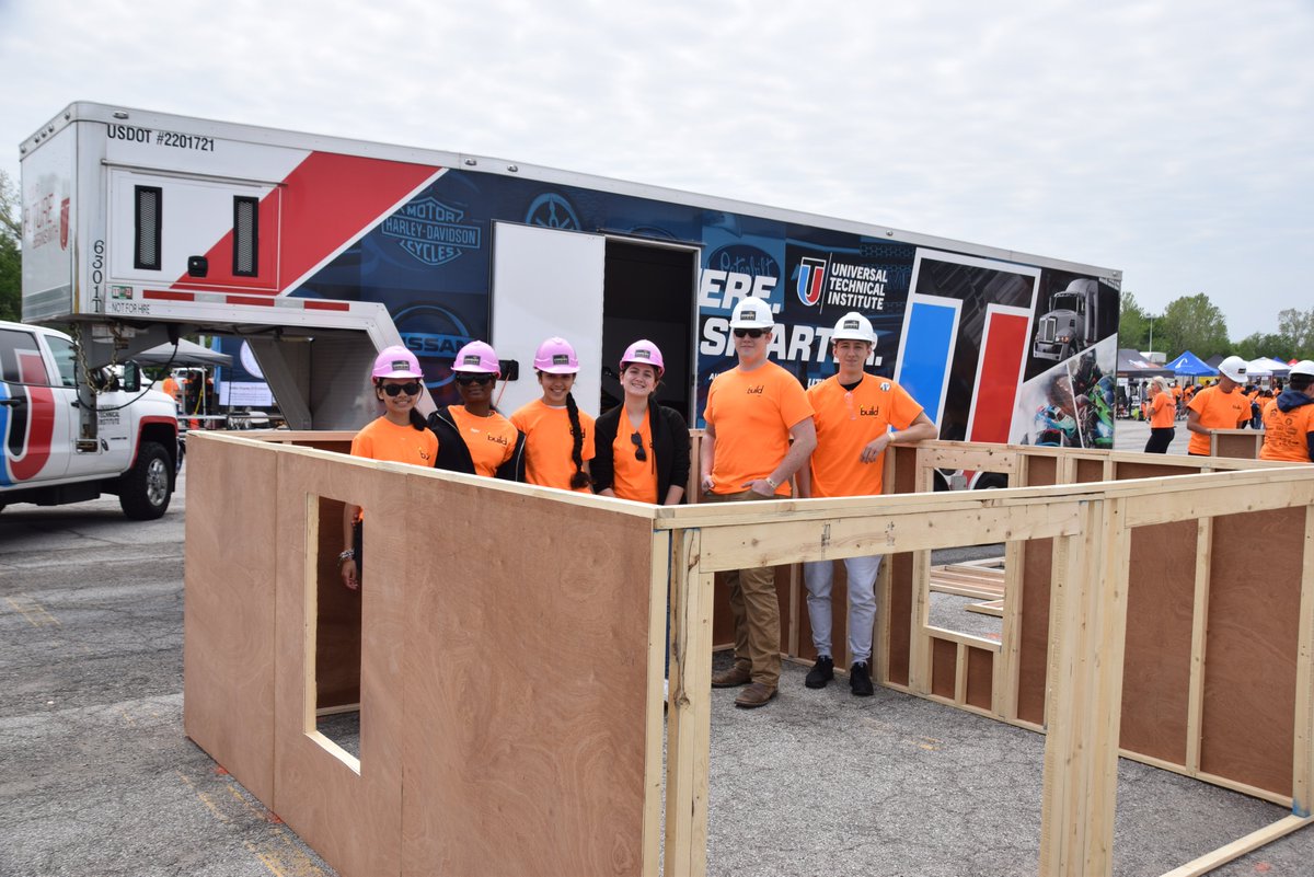 STLHBA's tweet photo. What an incredible, rewarding two days this week spent exposing nearly 2,300 high school students and community members to careers in the trades! The 2nd Annual Build My Future STL was a huge success - thanks to everyone who helped make it so! https://t.co/0SSzcnUyqR