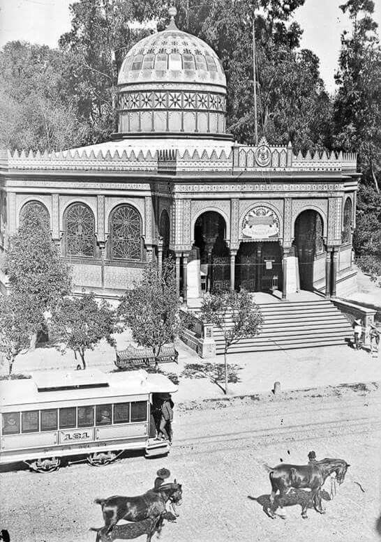 #Sabíasque el kiosko morisco de Santa María la Ribera fue elaborado para ser el pabellón mexican en la Exposición Universal de Nueva Orleans de 1884? Fue diseñado por el ingeniero José Ramón Ibarrola y fundido elaborado en Pittsburg. A inicios del s. XX fue colocado en la Alameda