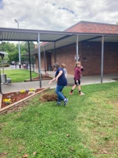 Thanks to our Beta Club members for their Campus Beautification service project!👏