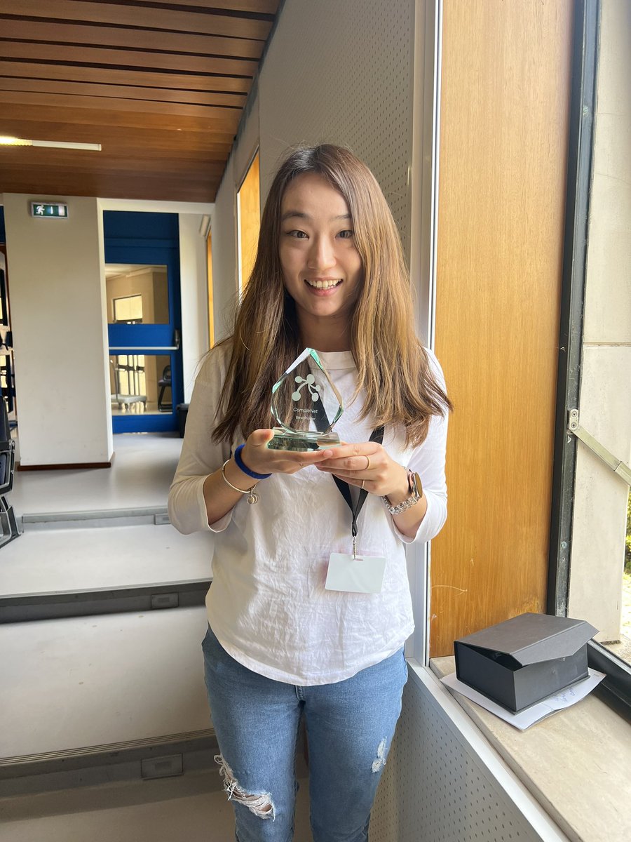 CompleNet's tweet photo. Our best poster winner! @kr_jisu! Congratulations!! #Complenet23 https://t.co/OTsoaF5AmX