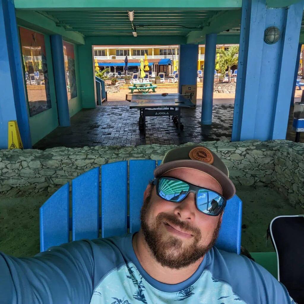 BigGameClub's tweet photo. Not a bad place to hang out!
#fanfotofriday by @gambleofthesea
Just waiting for my boat to come @bimini_big_game Going to miss these Bahamian waters.
#realbimini #bahamasboating #itsbetterinbahamianwaters #bimini #boatlovers https://t.co/vqWdwgThI1 https://t.co/GHNNetwvfp
