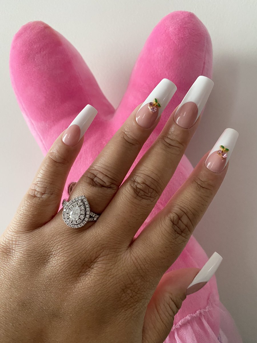 angelf00dcakes's tweet image. @prettydopenails i’m obsessed 😍💅🏽💕🍒