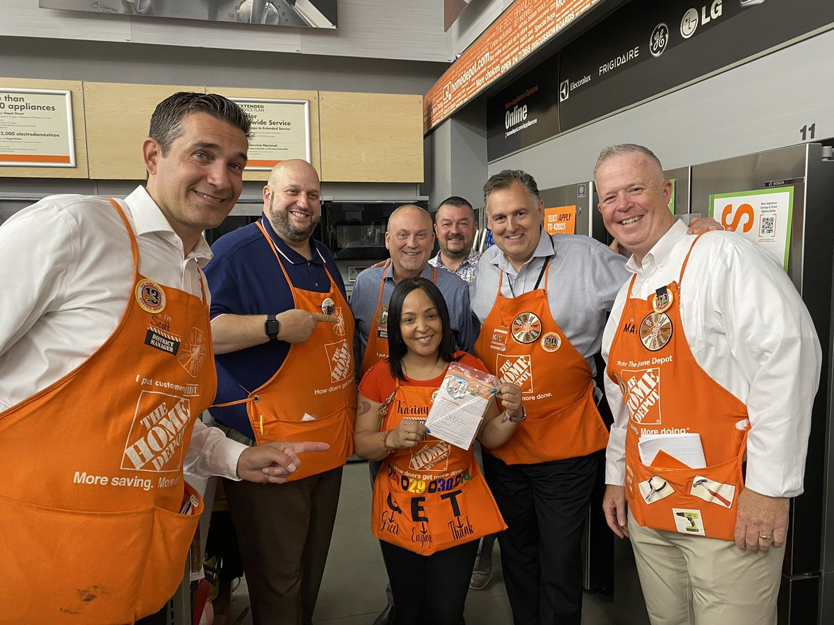 KarinyThomas2's tweet photo. Had an amazing walk.. thank you Richard, Matt, Scott, David and Howard..@JohnMorenoHD @SharptonDavid @howardforman @thdtunya @Renefarr1 @yvonne_nembhard @DyerRayton https://t.co/C9G57NXXC5