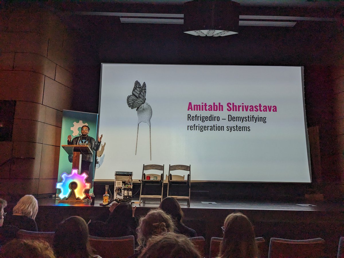 ZengJinger's tweet photo. As a trained mechanical engineer who worked in #HVAC for many years who left the field cuz it was too boring and stale, I need to say this is the HOTTEST 💋 refrigeration ❄️ talk EVER!
#OpenHardwareSummit @ohsummit https://t.co/rBi8Ppev8g