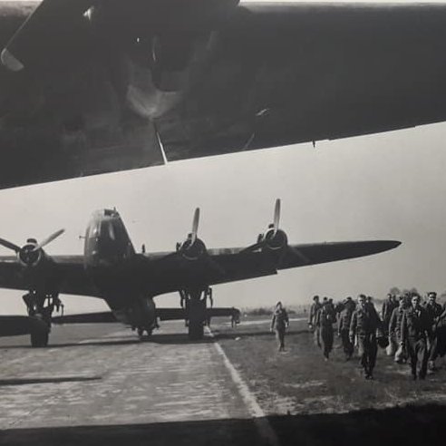 JohnWestAuthor's tweet photo. #OperationExodus 1945. 354,000 ex #POWs stranded in Europe, many sick, starving & wounded. Collection airfields were #Lubeck🇩🇪, #Brussels🇧🇪 & #Juvincourt🇫🇷. Reception airfields🇬🇧 were #RAF #Dunsfold, #Wing, #Westcott & #Duxford.
@LocationEurope @IntBCC https://t.co/CmXAMWo0hG