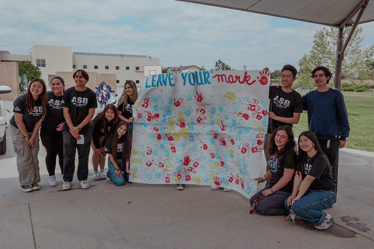 AthleticsERHS's tweet image. Leadership Field Day 🐴🧡🦸‍♂️

#ERHS #Vandermolen #CNUSD #ChickFilA #JCSD