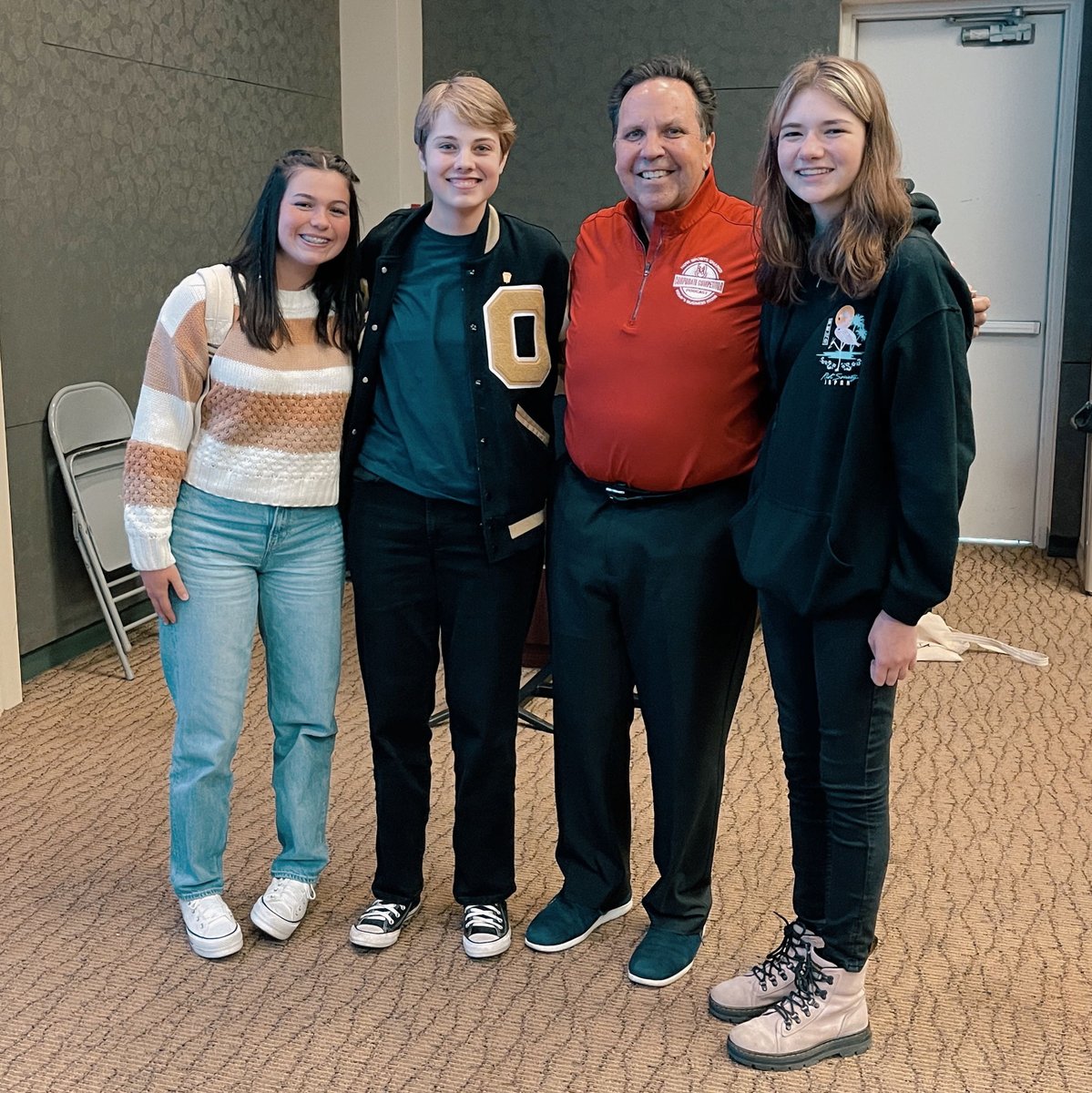 OHInflight's tweet photo. #JDAY was a huge success! Our staff visited Ball State with a mission to learn more about all things journalism. Some of our staff even met the legendary @donyaeger ! What an amazing honor!#yerds https://t.co/tZftyQOMxE