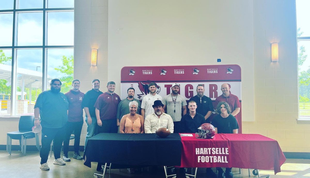 HartselleFball's tweet photo. Congratulations to @TreyceO for signing to continue his football career at Faulkner University! #OwnIt https://t.co/VwSmXrliee